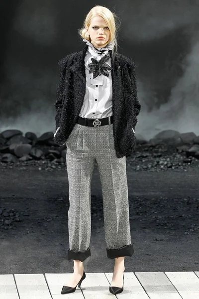 Look 15